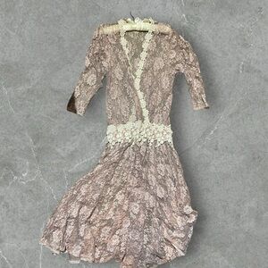 Gorgeous Jessica McClintock lace cover . Pink & cream